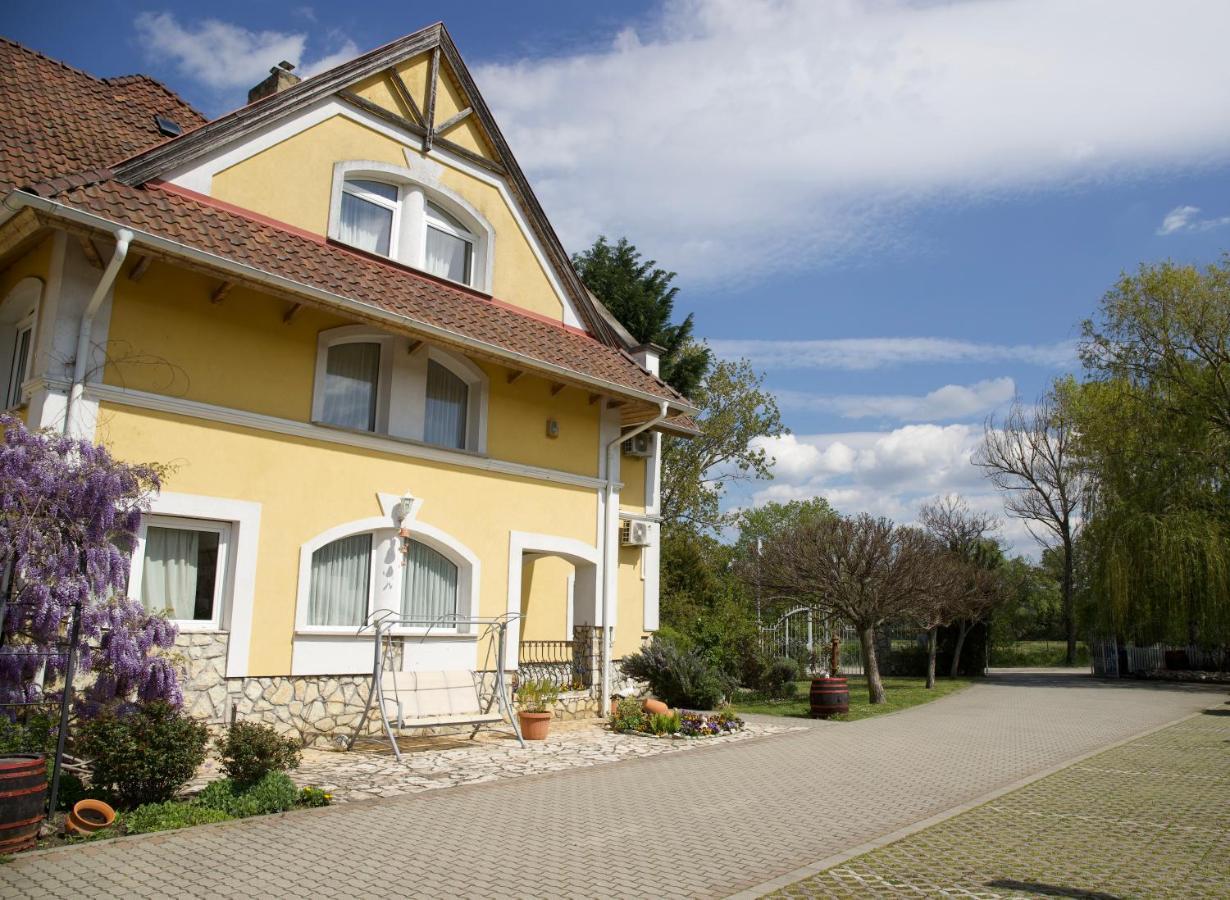 Jade Panzio Bed and Breakfast Balatonföldvár Εξωτερικό φωτογραφία