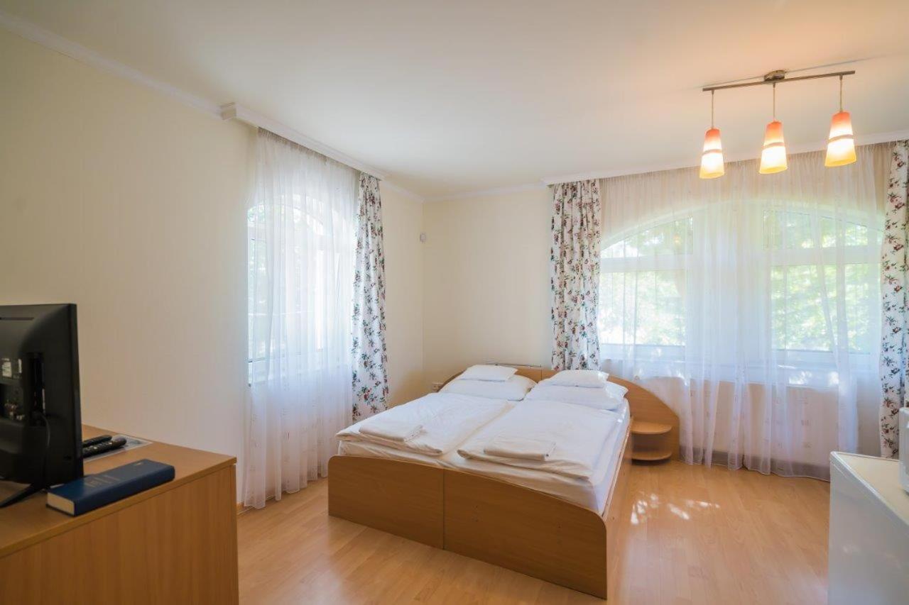 Jade Panzio Bed and Breakfast Balatonföldvár Εξωτερικό φωτογραφία