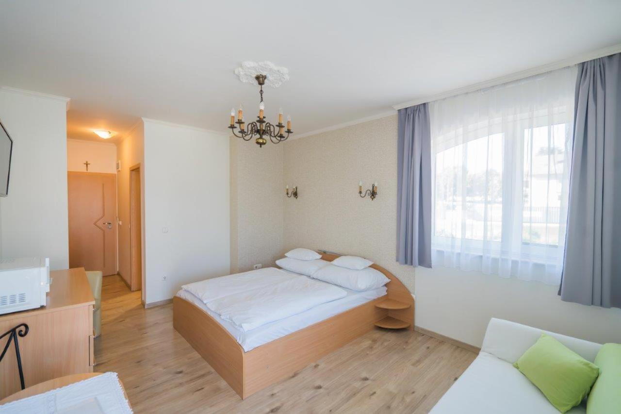 Jade Panzio Bed and Breakfast Balatonföldvár Εξωτερικό φωτογραφία